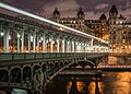 Pont de Bir-Hakeim at night