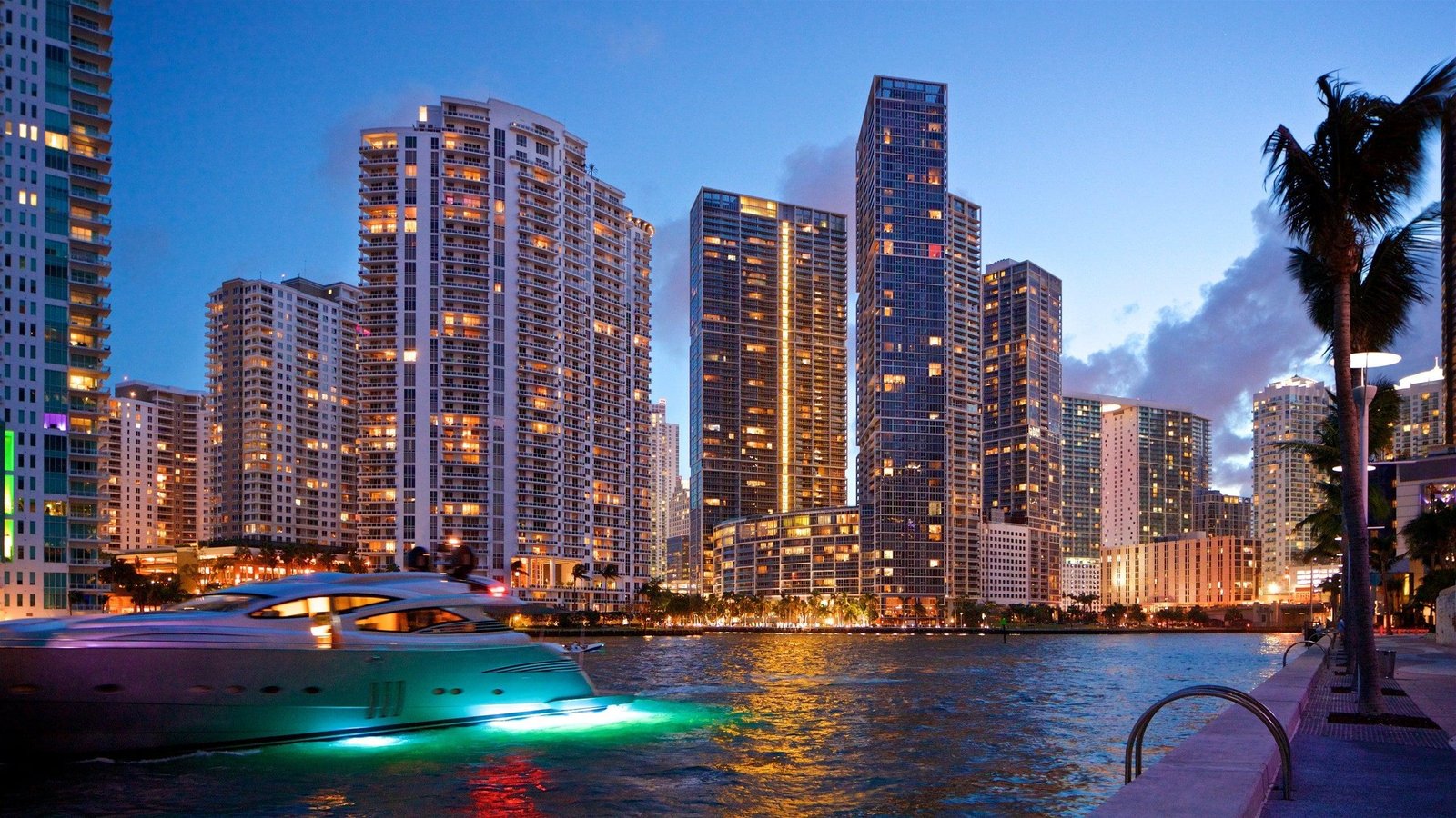 Top Attractions​ to ⁢Explore‍ in Miami in December
