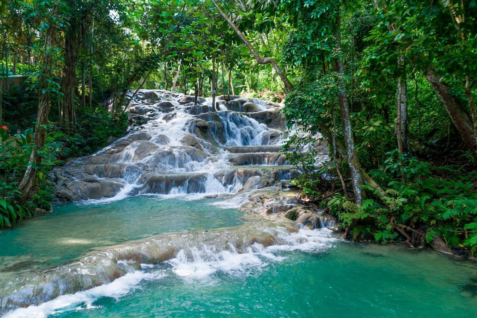 explore the ⁤Lush Beauty of Dunns River Falls