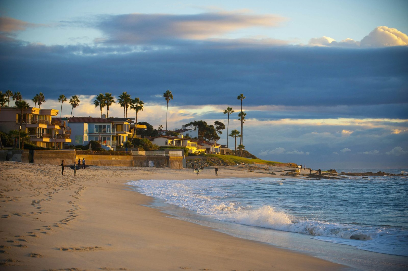 Discover the best places to explore in San Diego at night