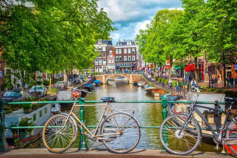 Best time to visit amsterdam for tulips – in full bloom
