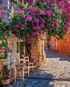 Discover charming places to visit in Portugal in June