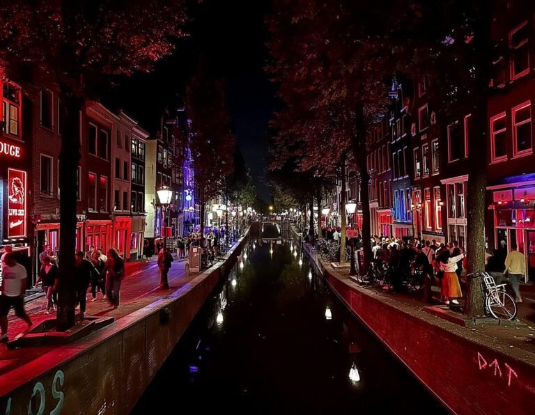 Notable attractions in Red Light District Amsterdam – Must-see spots