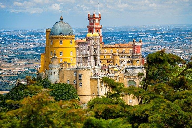 Discover the enchanting sights to visit in Sintra, Portugal