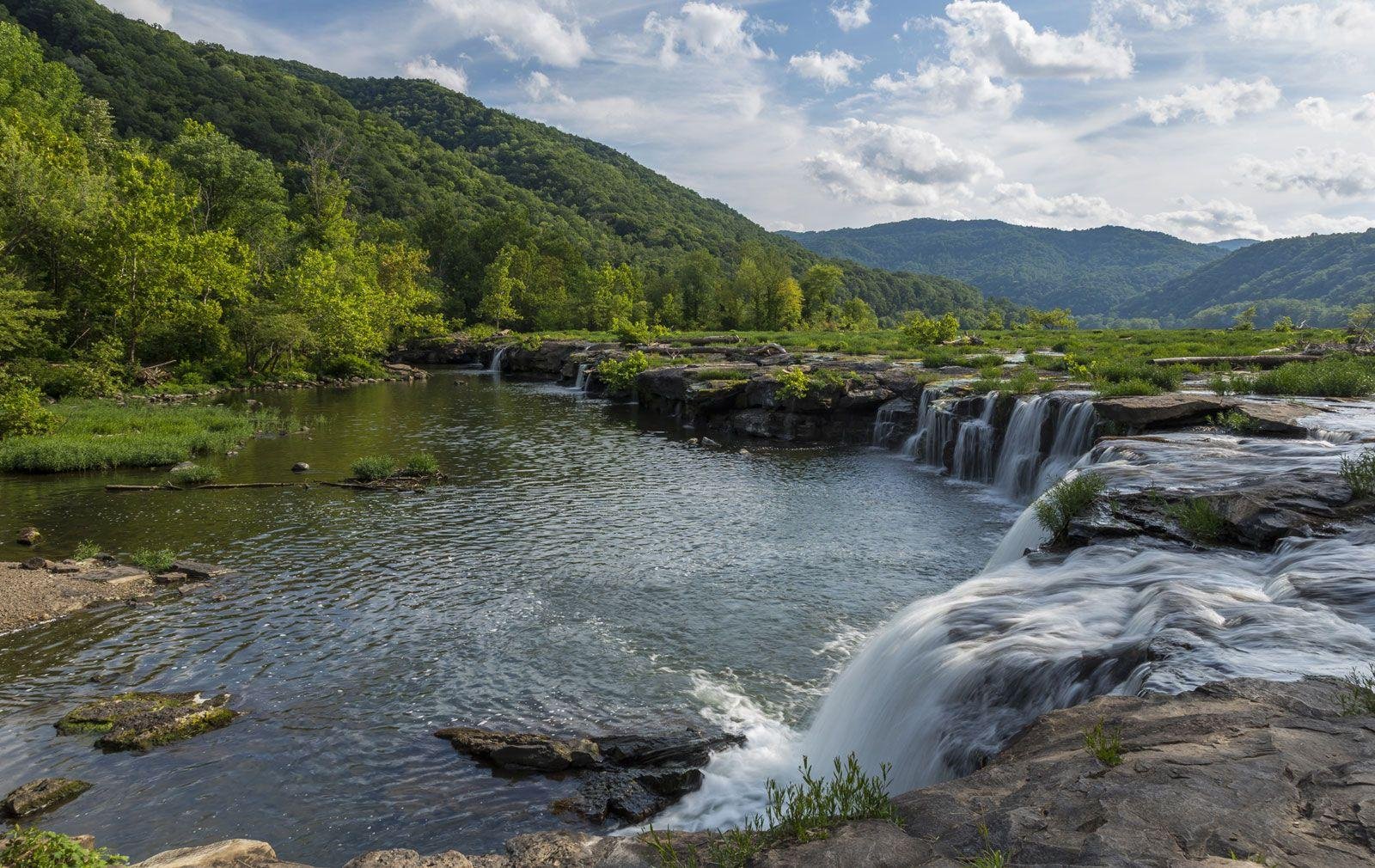 Exploring the charm: top ten places to visit in West Virginia