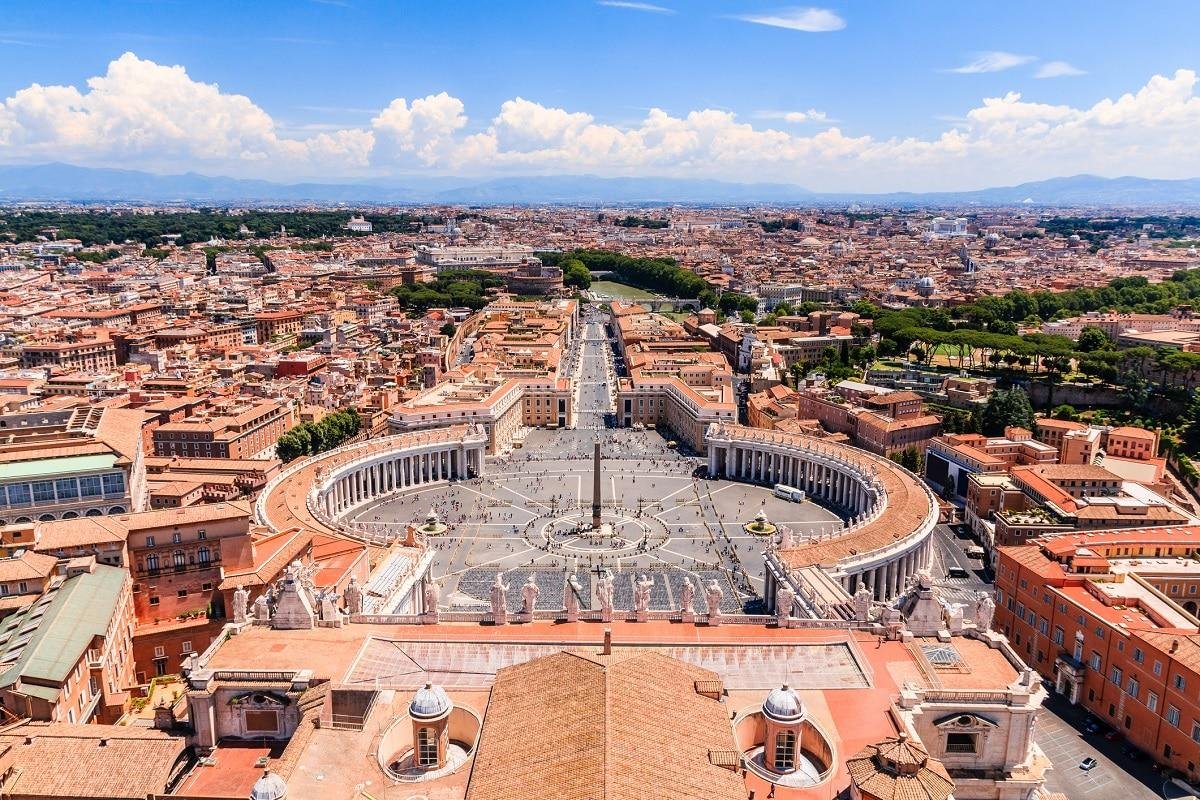 Discovering the best day to visit the Vatican for peace