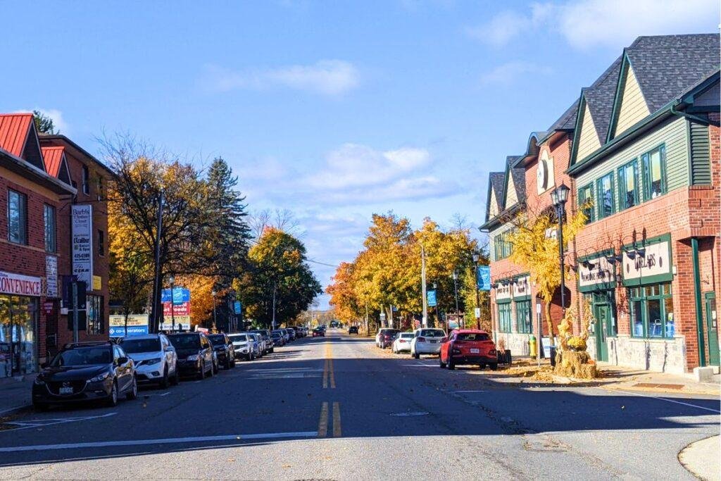 Charming Small Towns in Ontario: Discover Hidden Gems Off the Beaten Path