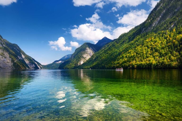 Best Lakes to Visit – Serene Escapes