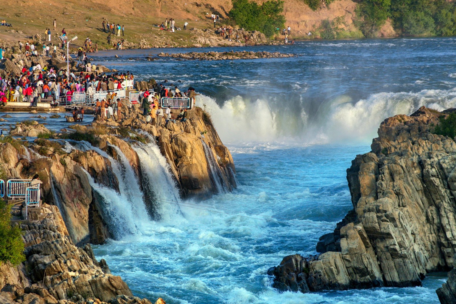 Exploring ⁤the‍ rich history of Bhedaghat and Dhuandhar Falls