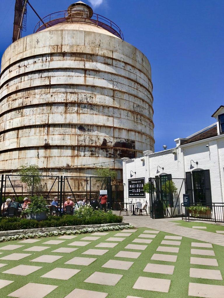Best Places to Stay near Magnolia Silos – Accommodation Options