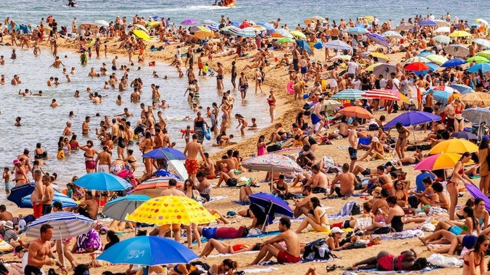 Top Barcelona ⁤Beaches for Sunbathing and Swimming