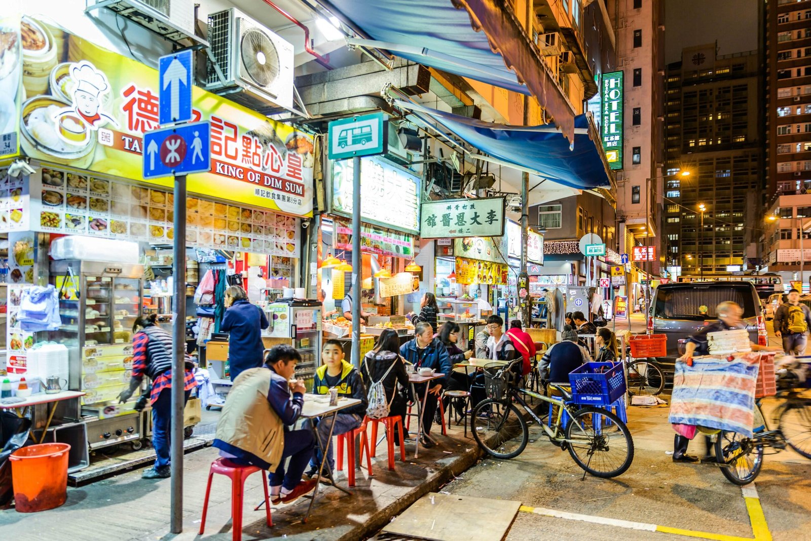 Hong Kong vs Singapore: Which City Should You Visit First?