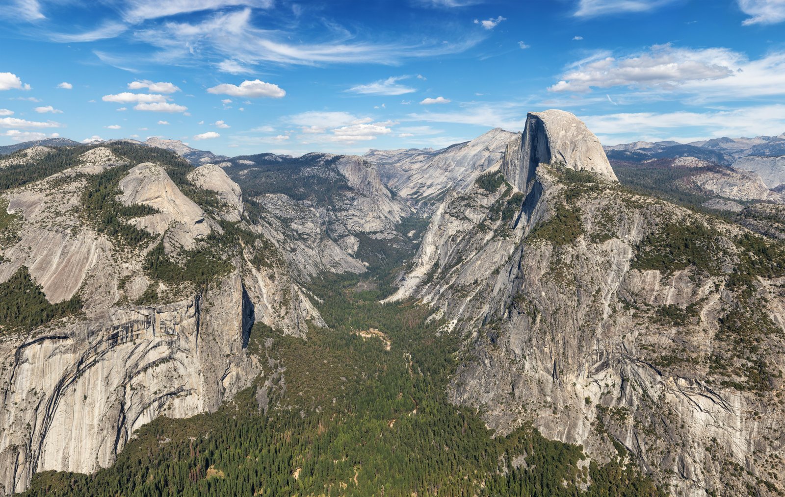 Heading 1: Gateway to the Sierra Nevada: Choosing the Best Airport to Fly into for Your Yosemite Adventure