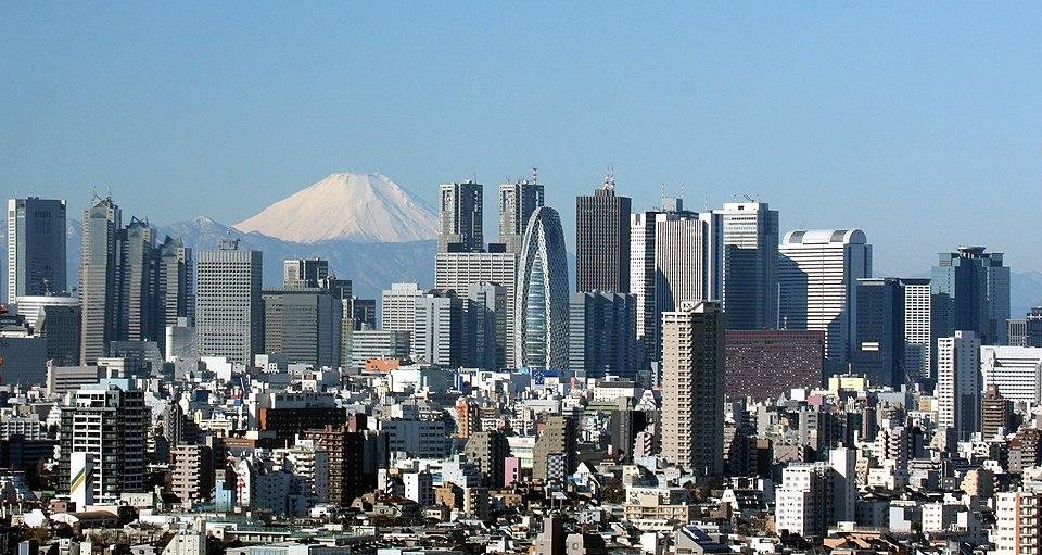 Unveiling Tokyos Intriguing Blend of Tradition ⁣and Modernity