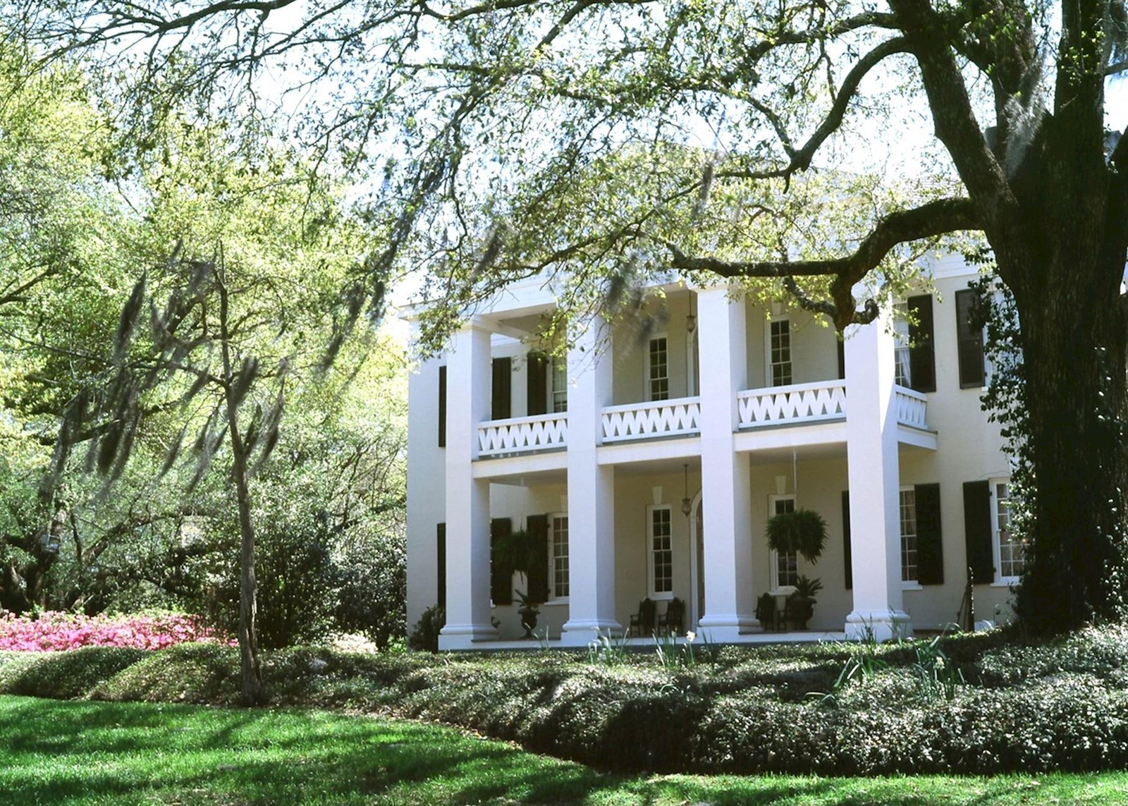 Explore the Serenity‍ of Historic Plantations in Georgias Heart