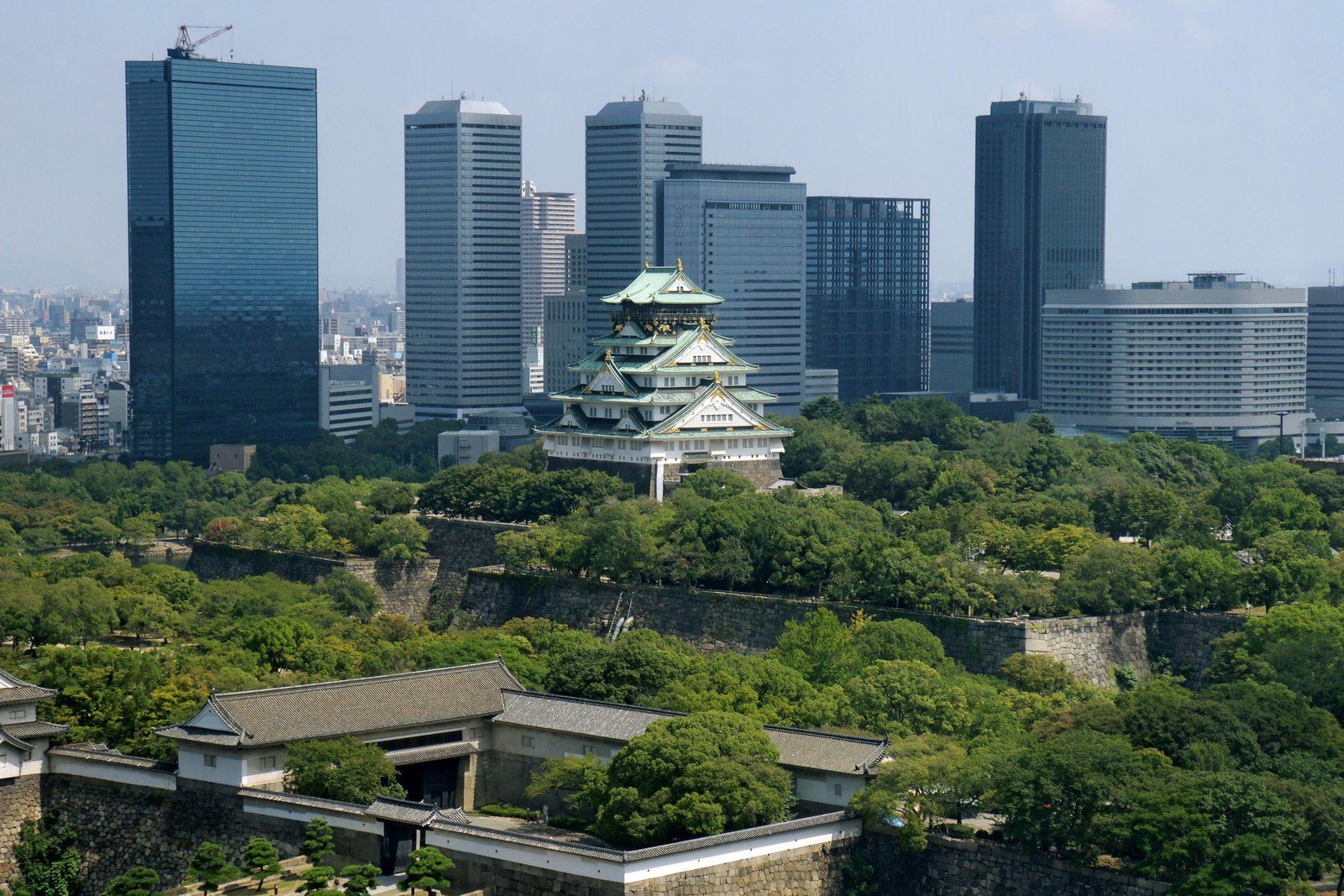 Heading 1: ⁣Exploring the Cultural Charms of ​Osaka ⁤and​ Tokyo - A Complete Comparison