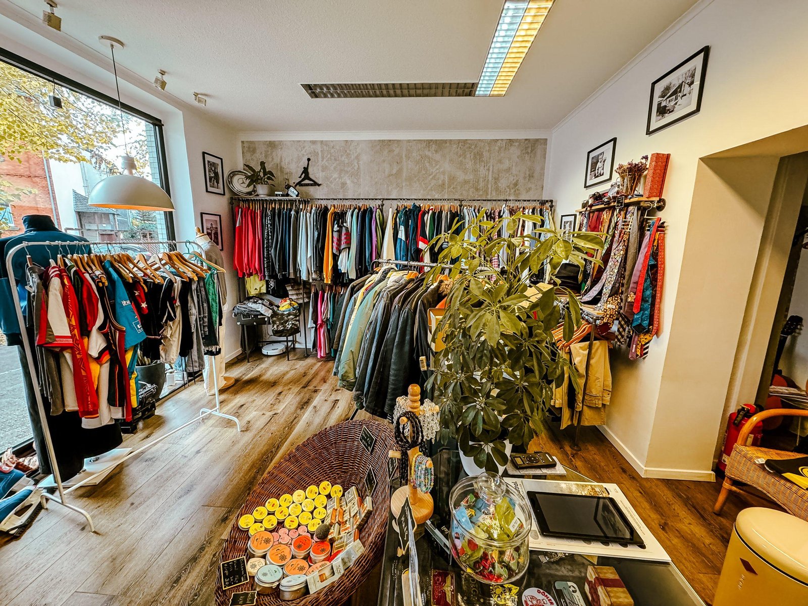 Boutique⁤ Shops and ⁢Cafes ⁤Off​ the ‍Beaten Path