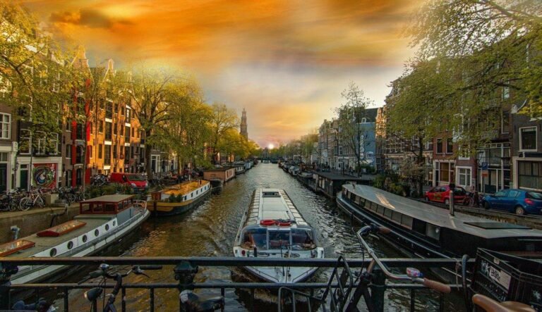 Best Way to Visit Amsterdam – Ultimate Guide