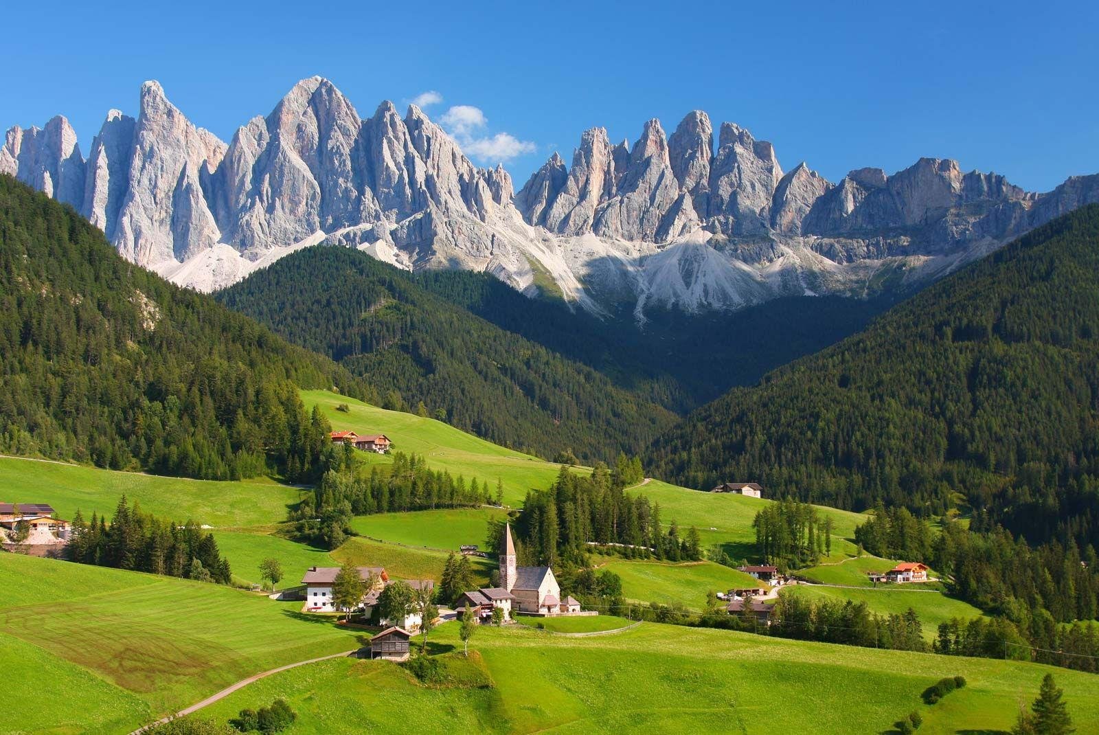 Exploring the Dolomites Without a Car – Your Complete Guide