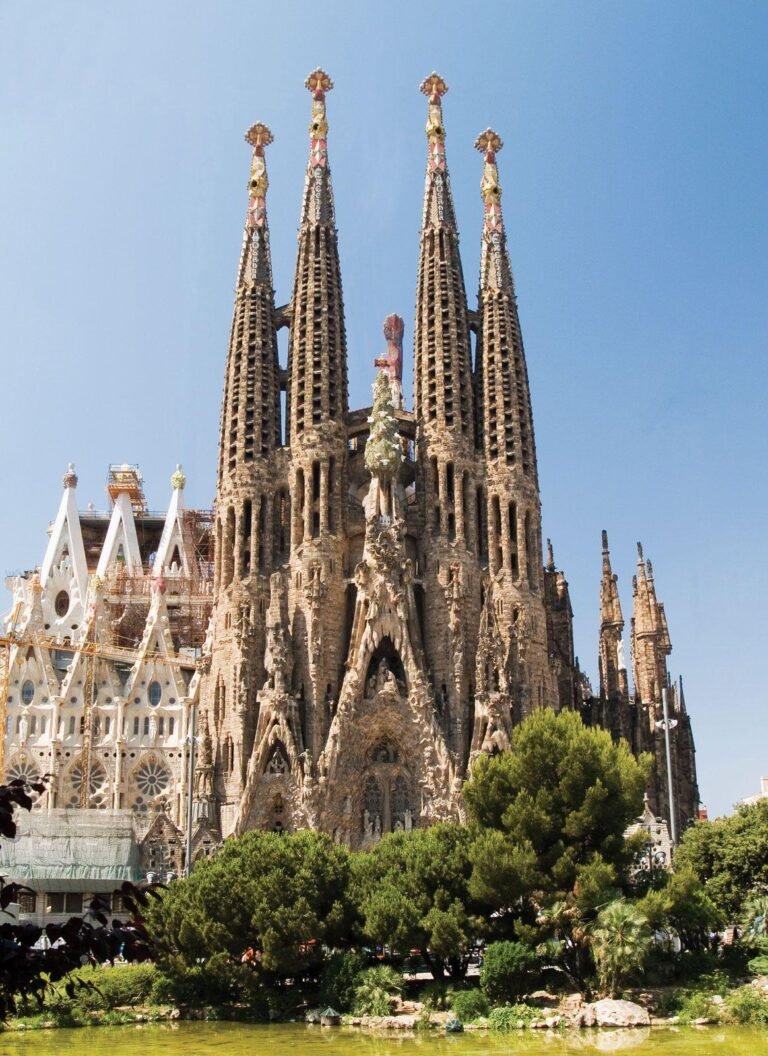 Best Gaudí Buildings to Visit in Barcelona – A Complete Guide