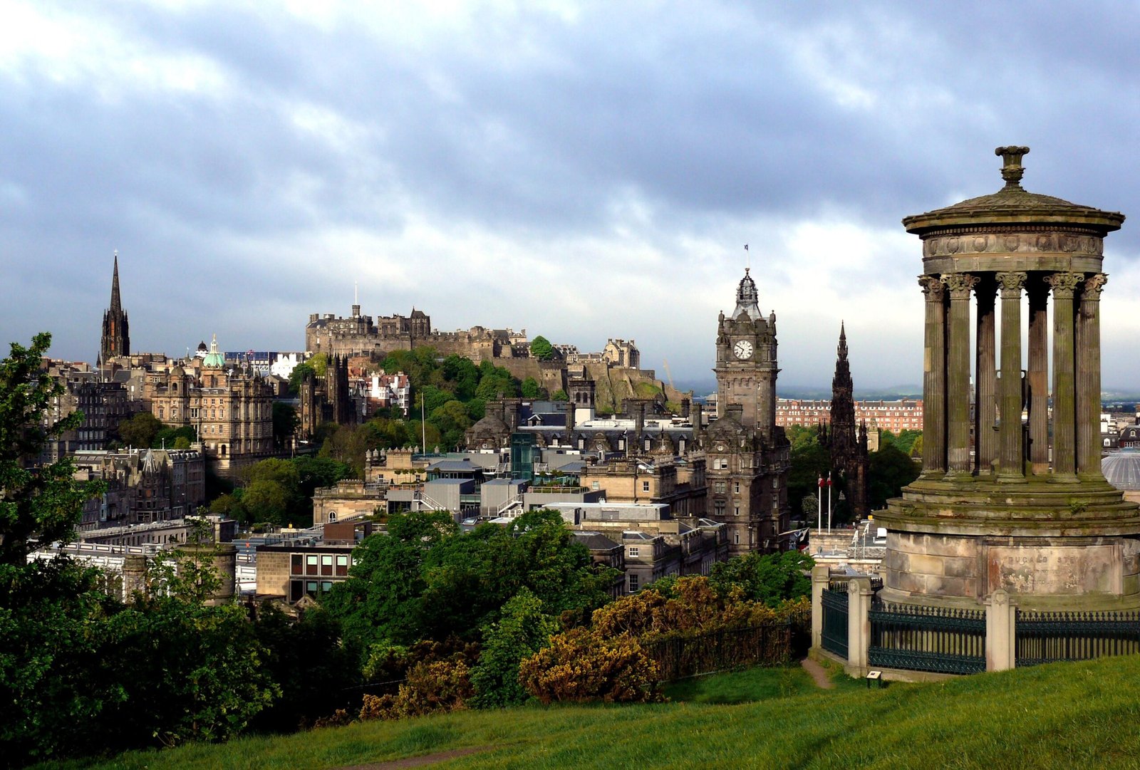 Best Places to Visit Near Edinburgh – Explore the Charm