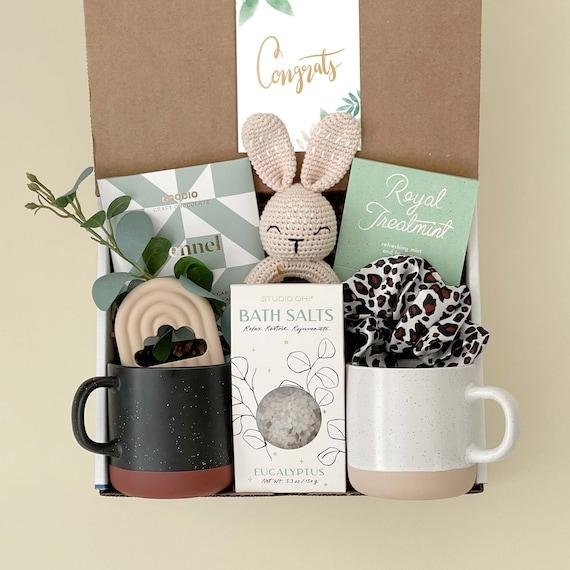 What to Bring New Parents When Visiting – Thoughtful Gifts