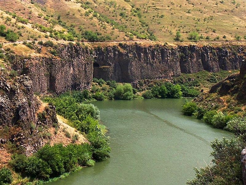 Hike in Hrazdan – Discover the Beauty of Nature’s Haven