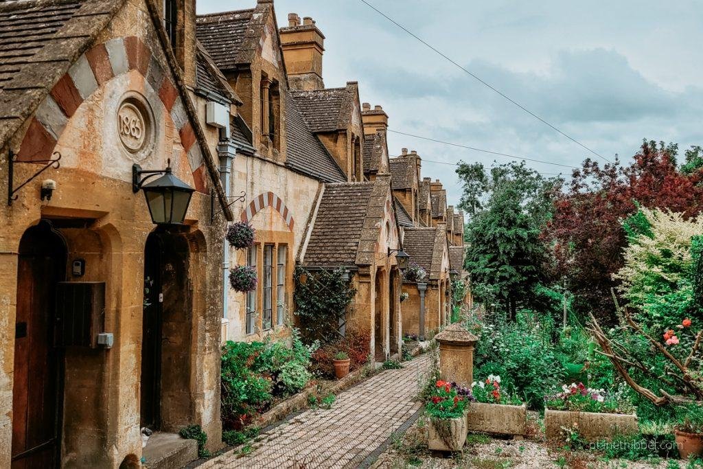 Discovering the Cotswolds by Foot and Bike: Scenic Trails‌ and Pathways