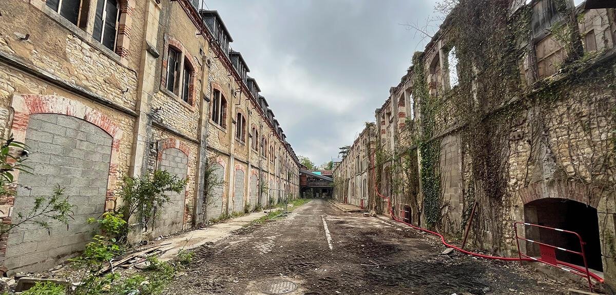 Exploring⁣ Urban Wonders on Foot and Public‌ Transit