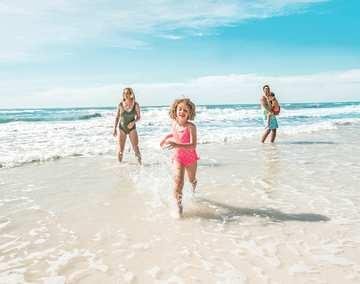 Exploring Family-Friendly Beaches with Unique Amenities and‌ Attractions
