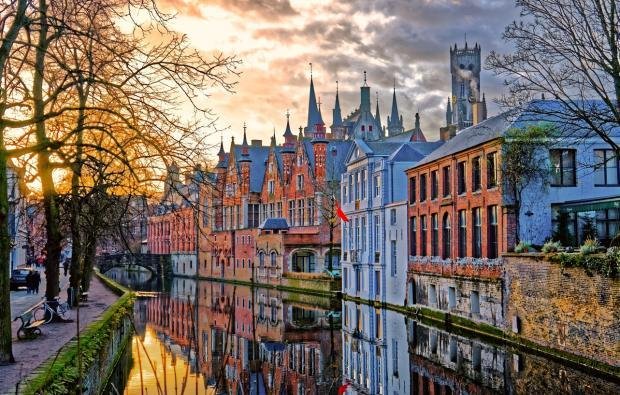 Exploring the Historic Charm of Bruges Must-See Sights and Hidden Gems