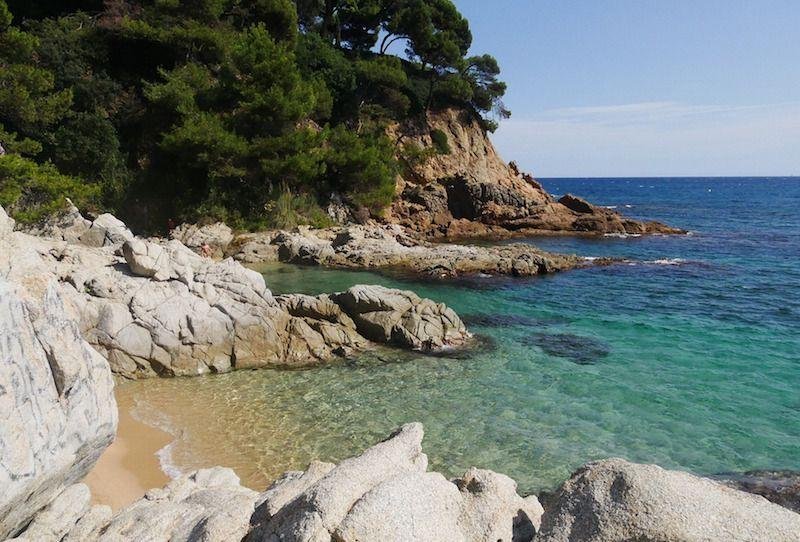 Exploring‌ the Enchanting Beaches ⁢and Coastal ‍Towns Just ‌Outside ‍Barcelona