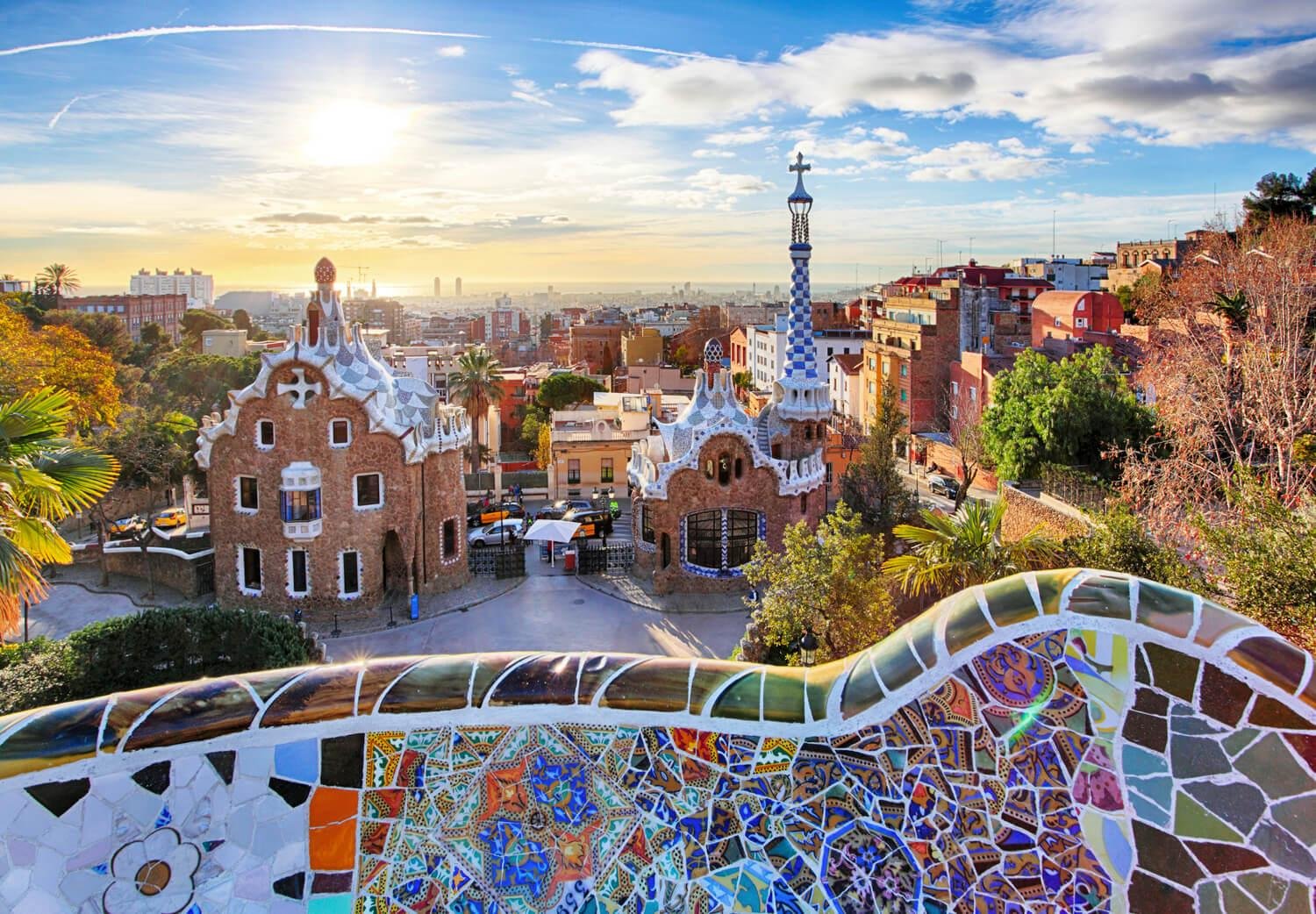 Discovering the Vibrant Atmosphere of Park Güell and Gràcia Neighborhoods