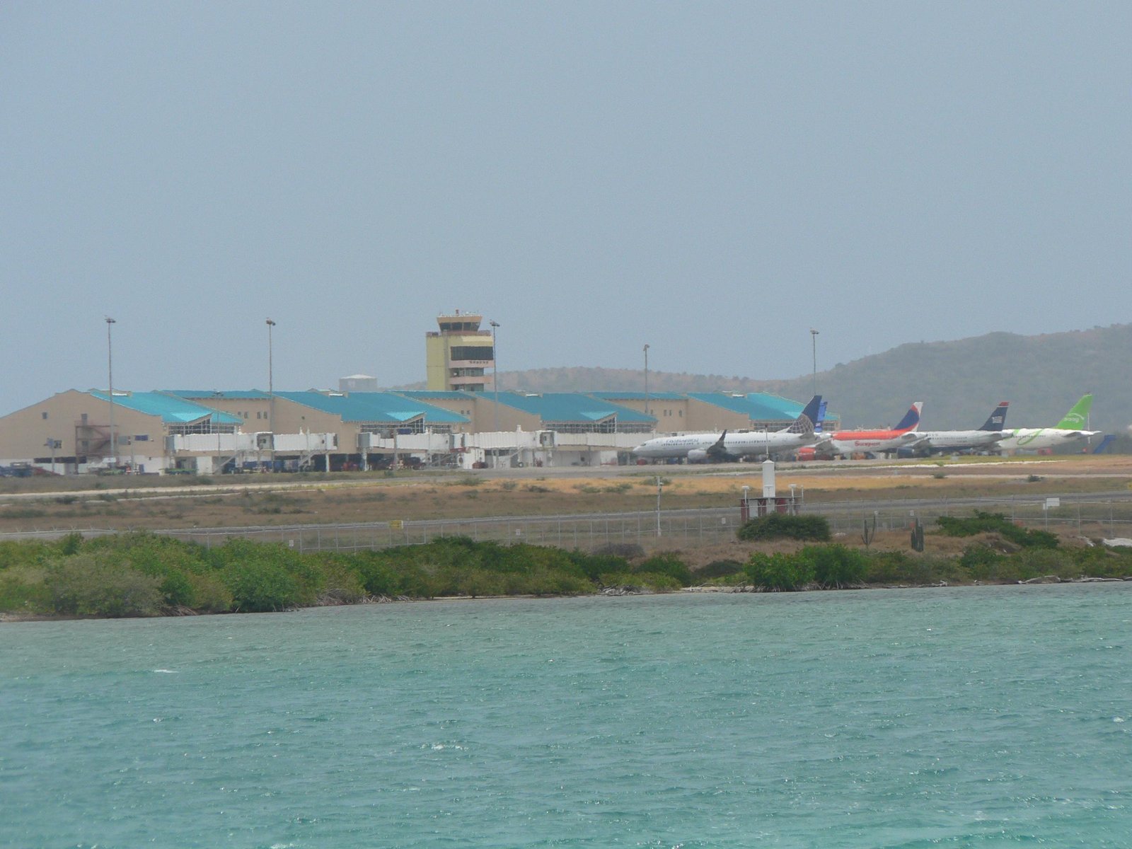 exploring the Unique Features and Facilities of Aruba and Nassau Airports