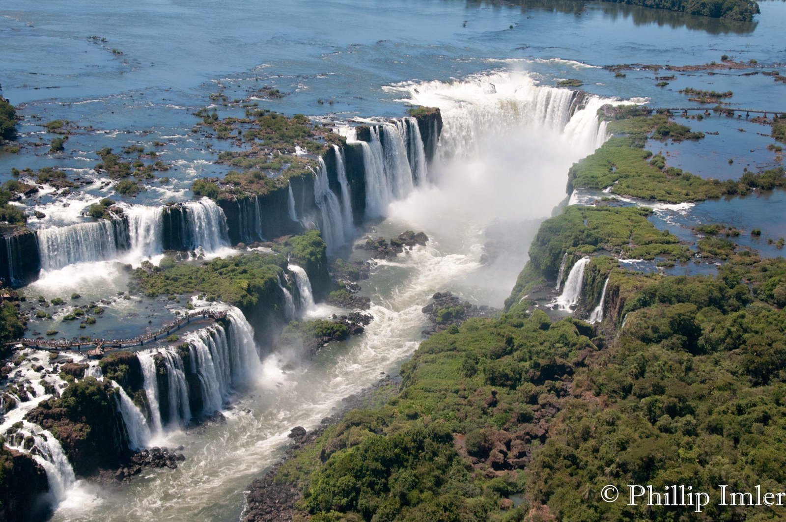 Experience the ⁣Enchanting Beauty of ​Iguazu Falls