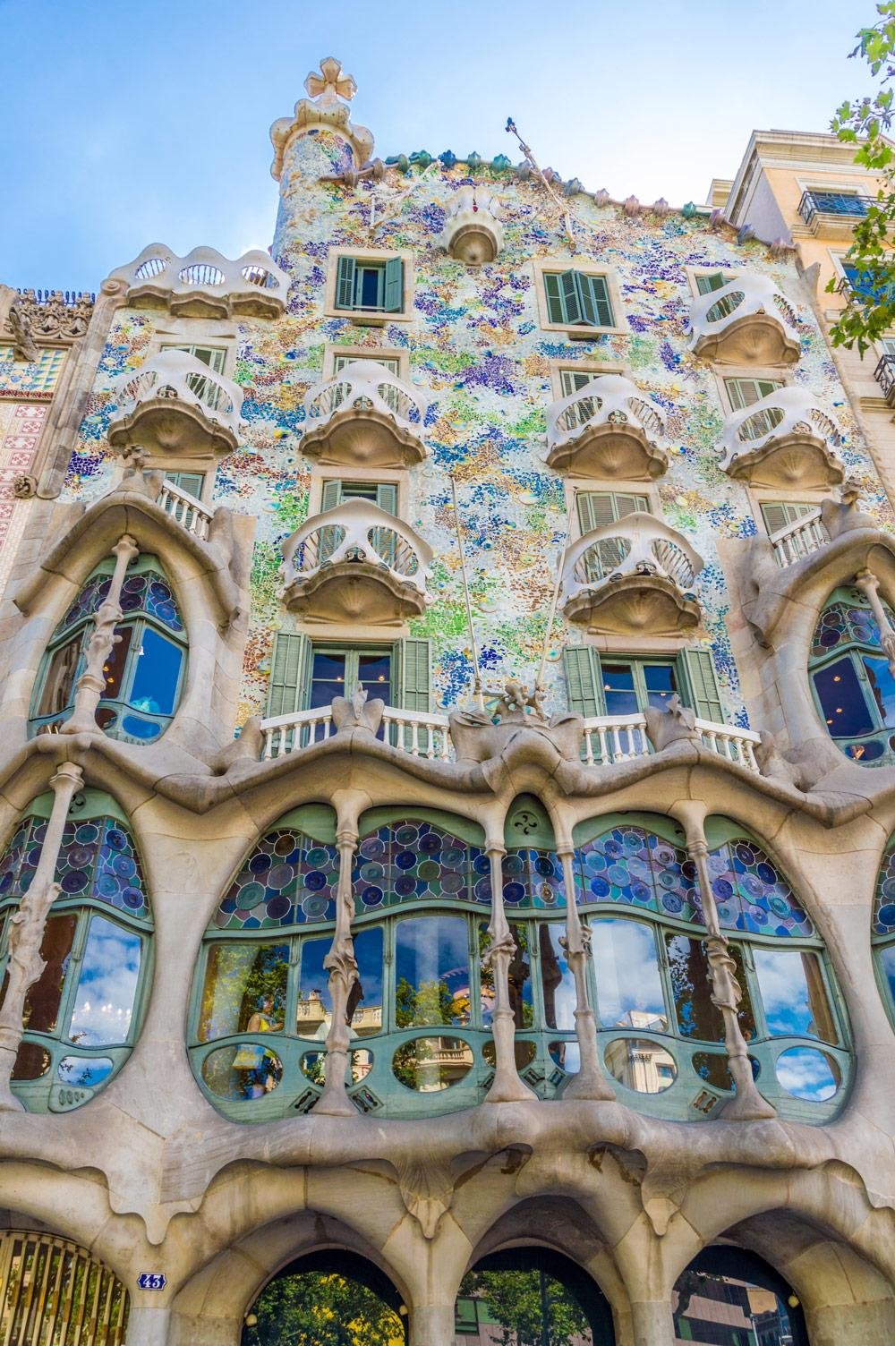 exploring Gaudís Masterpieces and Architectural Wonders ⁤in Barcelona