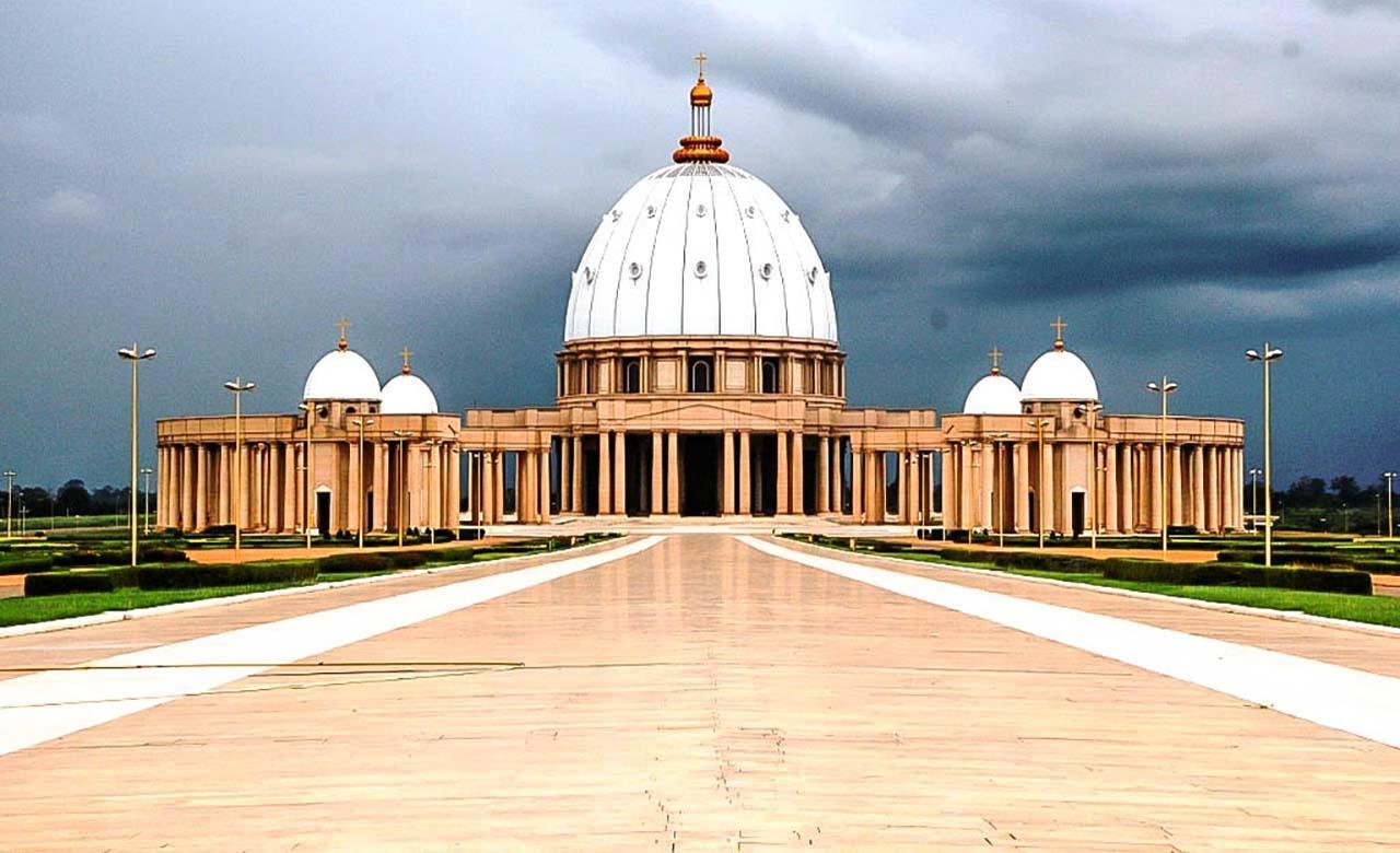 Exploring⁣ the Architectural Wonders of ‌Yamoussoukro
